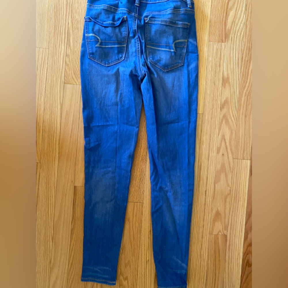 American Eagle High Rise Skinny Jeans, beautiful blue coloring, Size 2